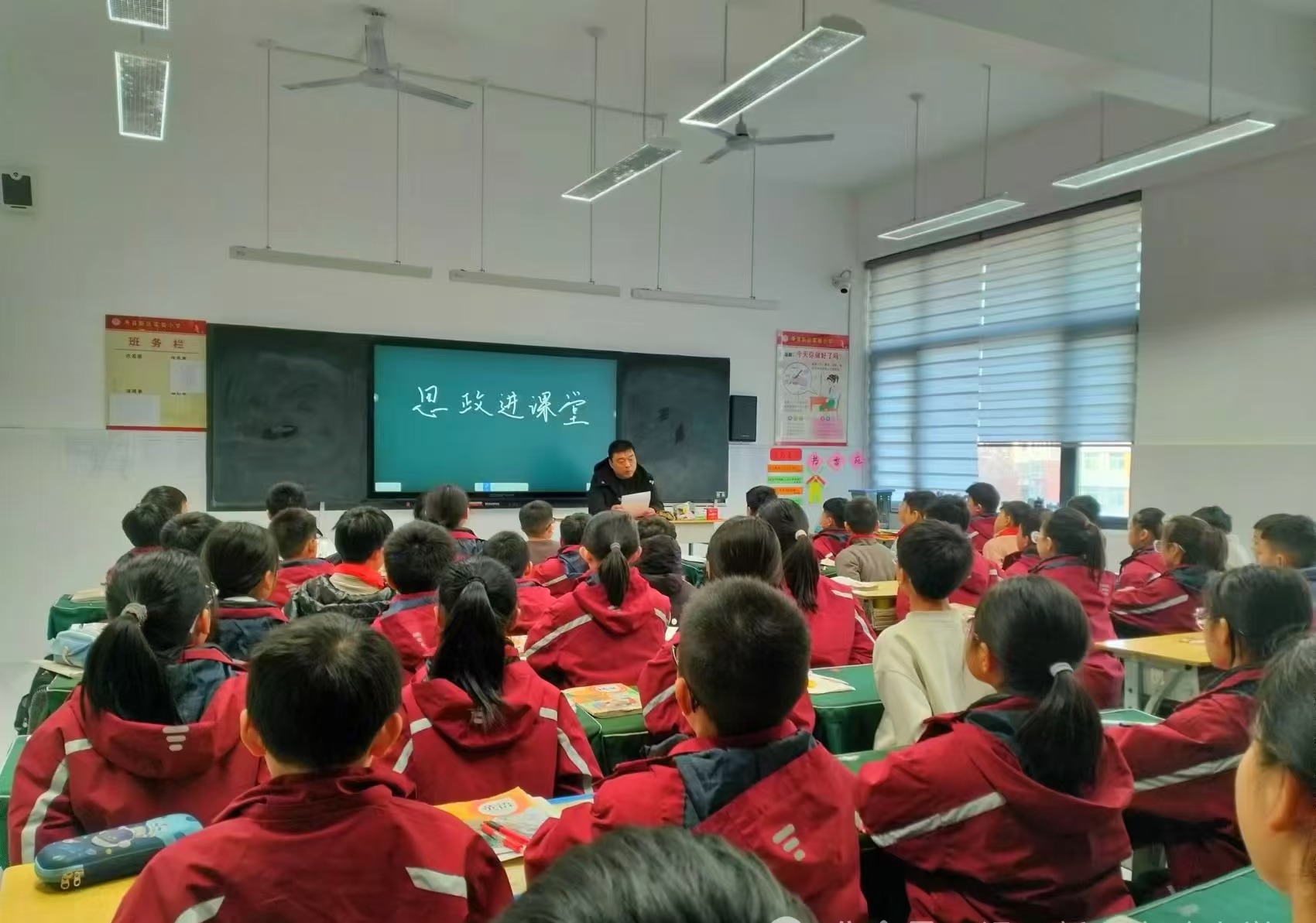 1735698619409470.jpg 5a71725a020fa683781f1bddce31b70.jpg