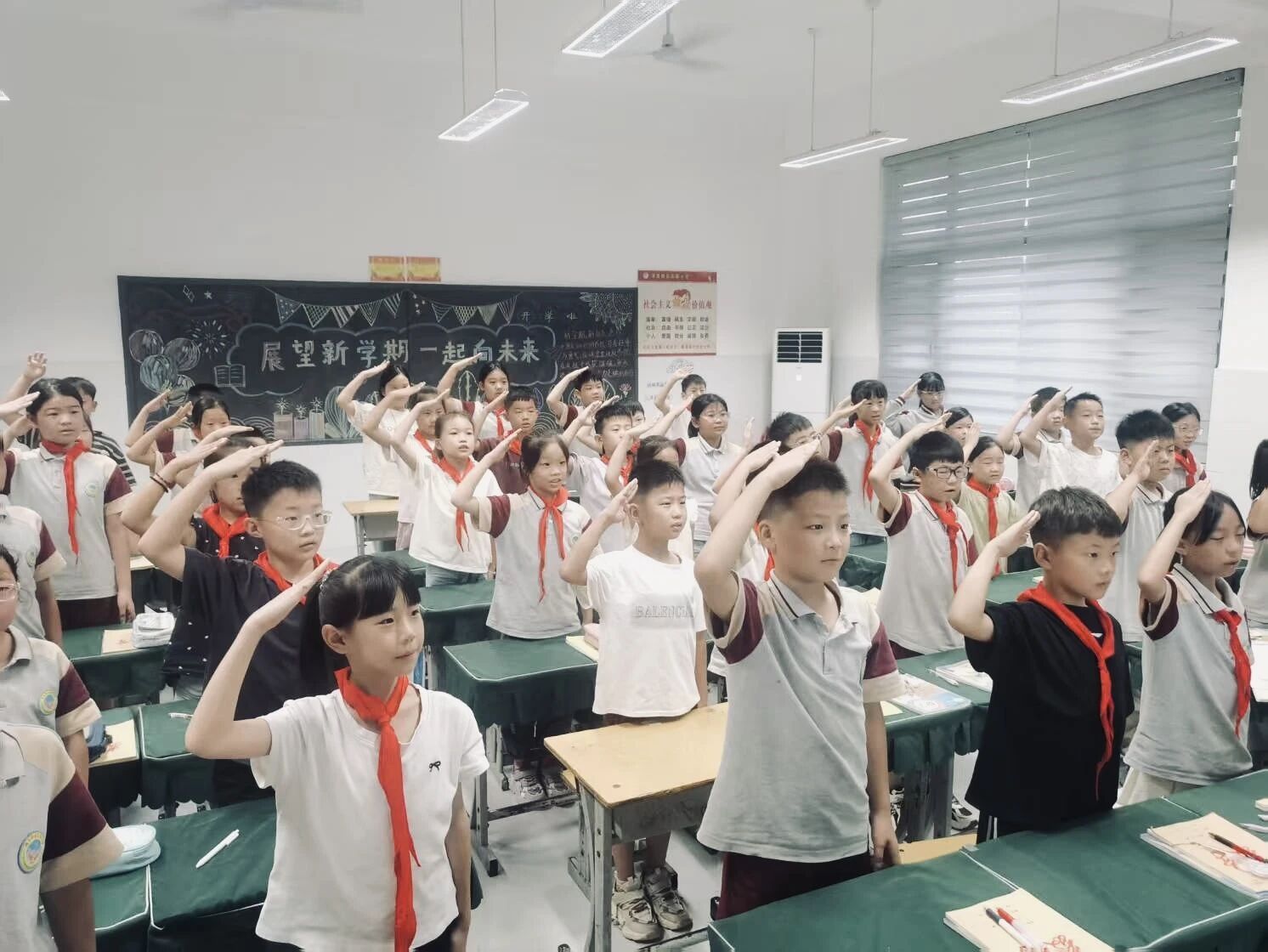 1756883838626197.jpg 7484965b85ded9063bd345bb9654ac1.jpg